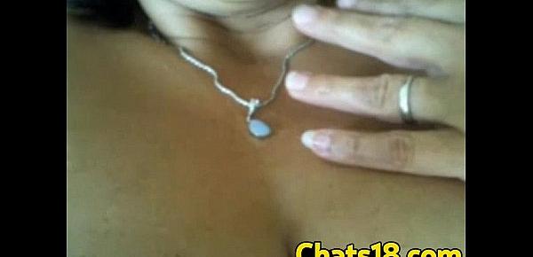  Latina hermosa madura masturba graba mostrando todo